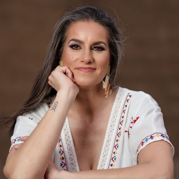 Meet your Posher, Jennifer - Picture 3 of 4